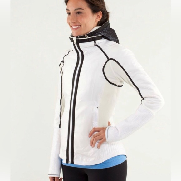 lululemon athletica Jackets & Blazers - LULULEMON 8 Run Bundle Up Woman white with black edging activewear Jacket